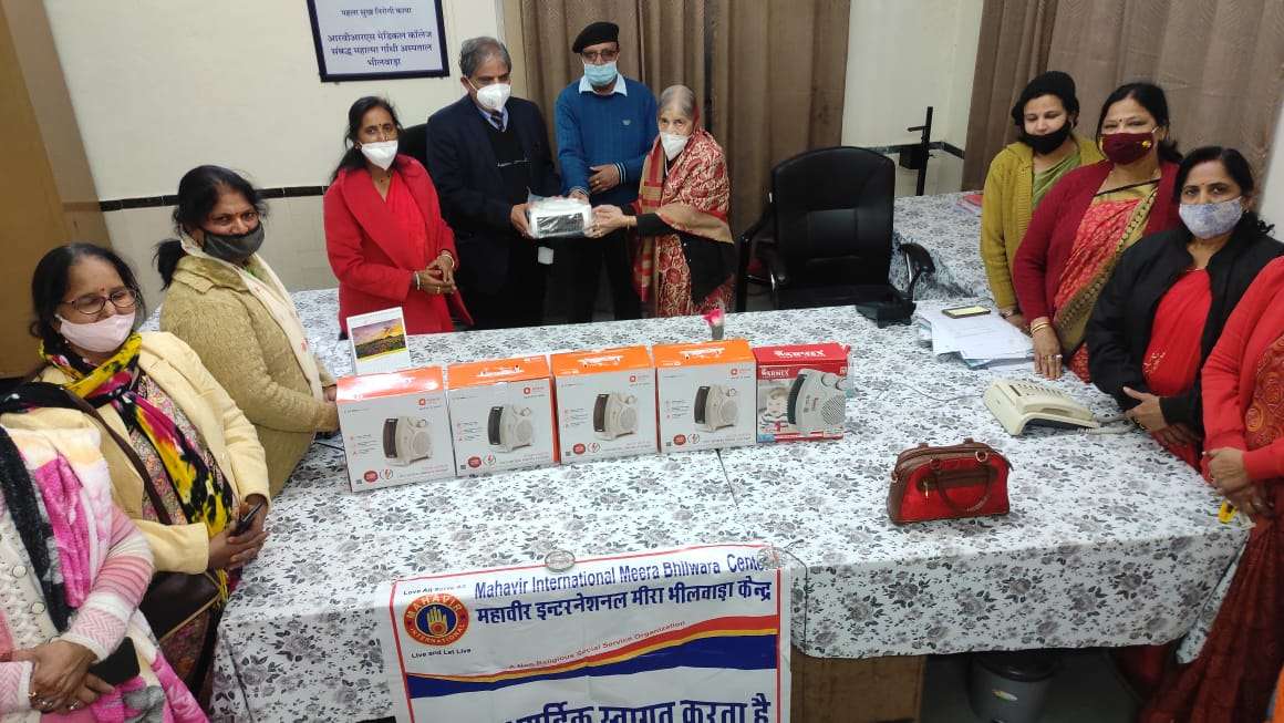 महात्मा गांधी चिकित्सालय में भेट किए 5 रूम हीटर