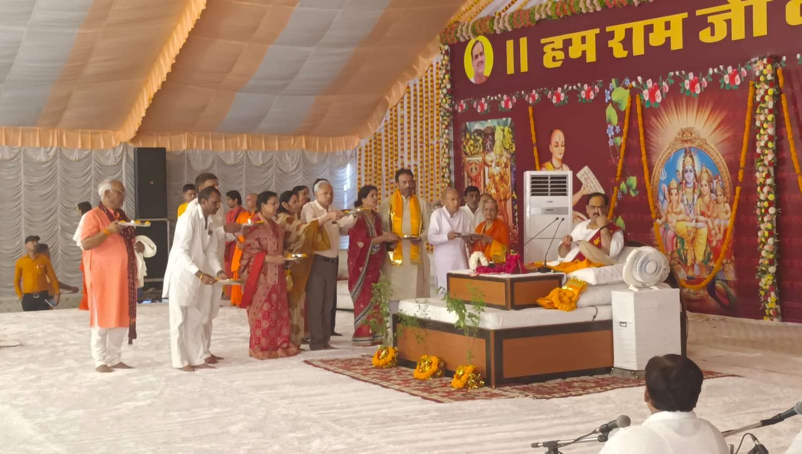 Live प्रेमभूषण जी महाराज की श्री राम कथा शुरू, व्यास पीठ का पूजन