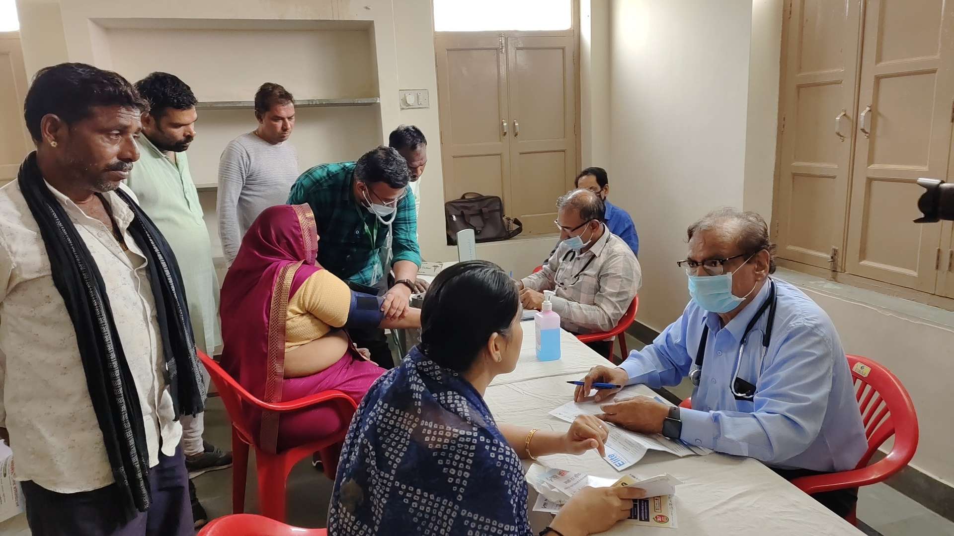 गंगापुर में निशुल्क परामर्श शिविर,  350 रोगियों की जांच  
