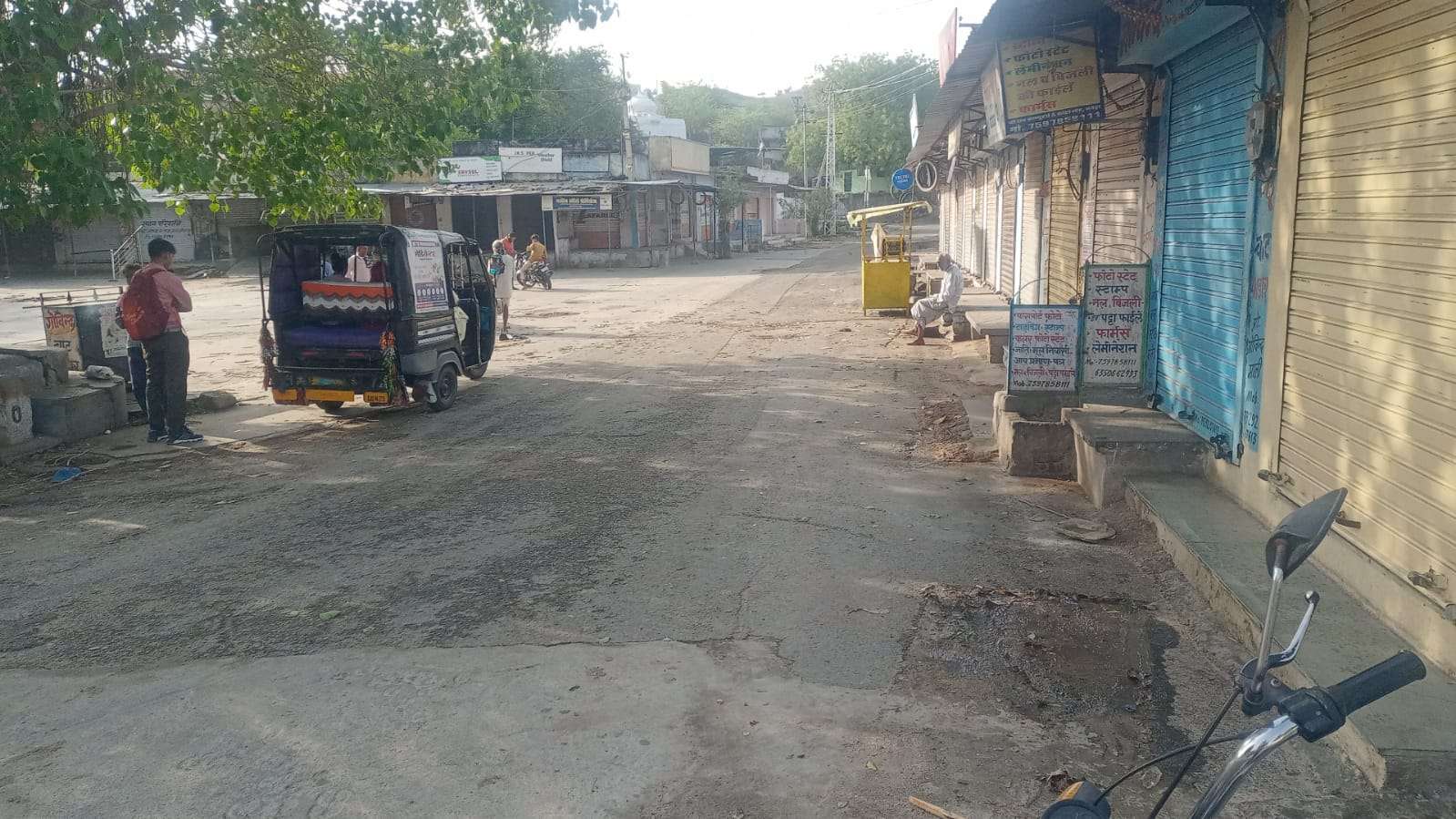 शाहपुरा जिले में शामिल करने के विरोध में बनेड़ा के बाजार बंद