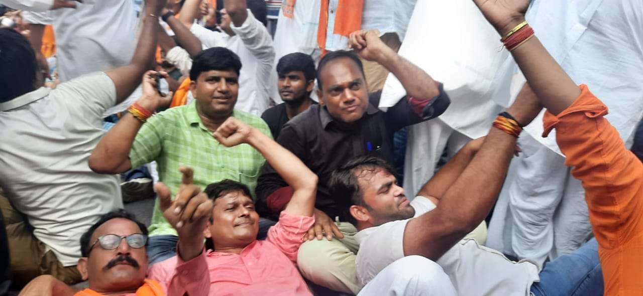भीलवाड़ा के भाजपा नेताओं ने जयपुर मे विरोध प्रदर्शन कर दी गिरफ्तारी