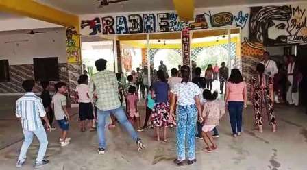 VIDEO अभिरुचि शिविर में बच्‍चों को दिया जा रहा है विभिन्न कलाओं में प्रशिक्षण