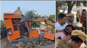 हनुमान मंदिर तोड़ने पहुंची पुलिस पर पथराव, एएसपी और डीएसपी घायल, पुलिस ने किया लाठीचार्ज