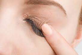 महिलाओं की कौन सी आंख का फड़कना हो सकता है शुभ संकेत