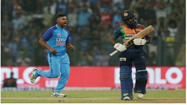 रोमांचक मुकाबले में 2 रन से जीता भारत, सीरीज में ली 1-0 की बढ़त