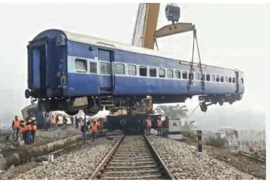 बीकानेर-गुवाहाटी एक्सप्रेस ट्रेन हादसा : रेल मंत्री ने कहा, रेल-इंजन के किसी उपकरण में थी खराबी