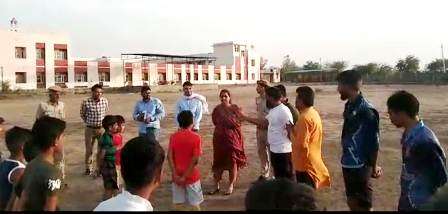 विशेषाधिकारी डॉ मंजू ने किया फुटबॉल प्रशिक्षण शिविर का निरीक्षण