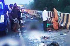 दक्षिणी पेरू में दो वाहनों की टक्कर में दस लोगों की मौत