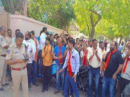 जोधपुर में एक धार्मिक स्थल के बाहर विहिप का प्रदर्शन, धर्म परिवर्तन कराने का लगाया आरोप